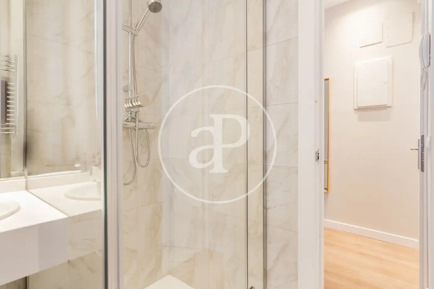 Bathroom of Flat for sale in Barrio de Salamanca