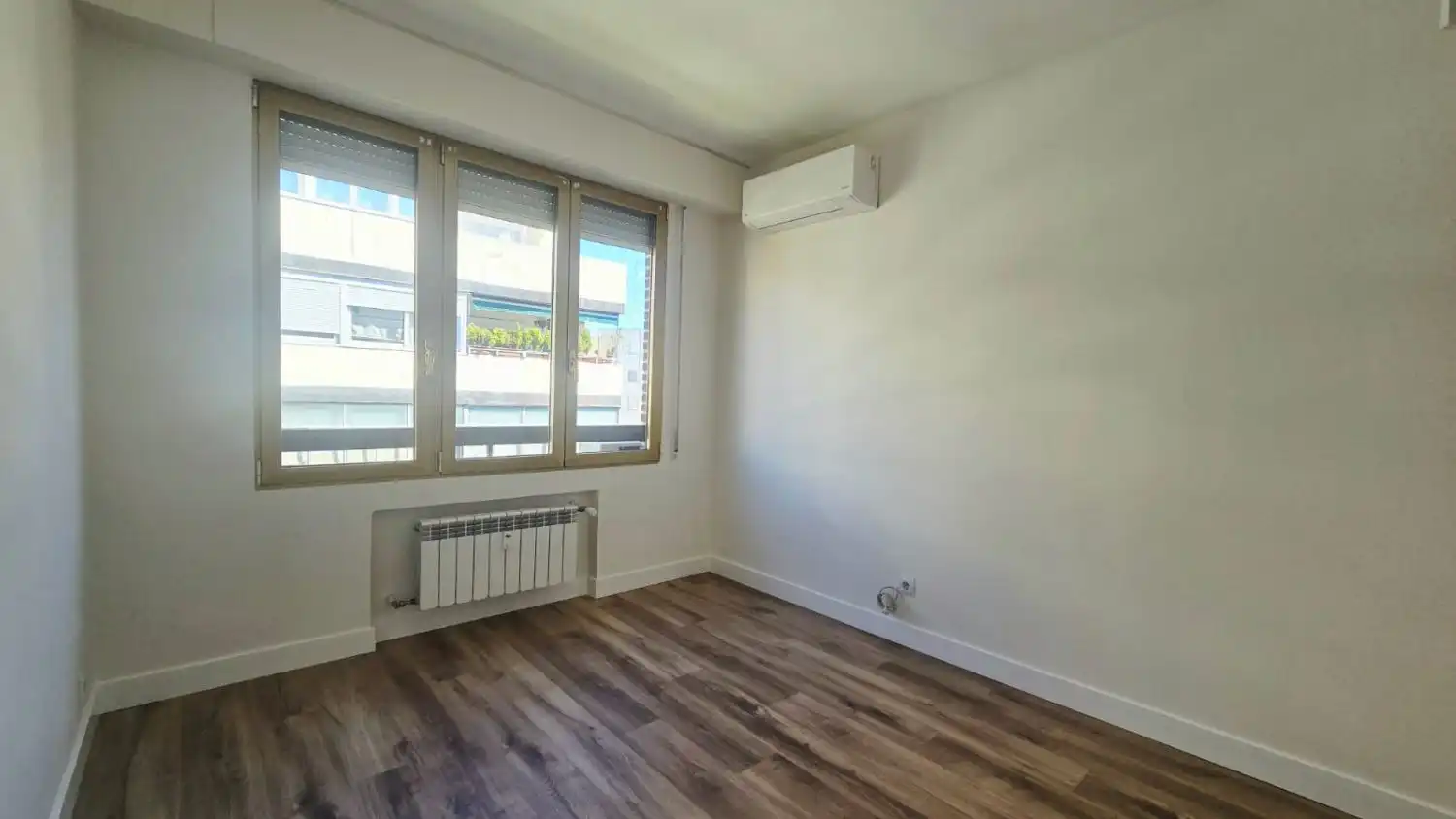 Flat with terrace to rent in del General Pardiñas, imagen 16