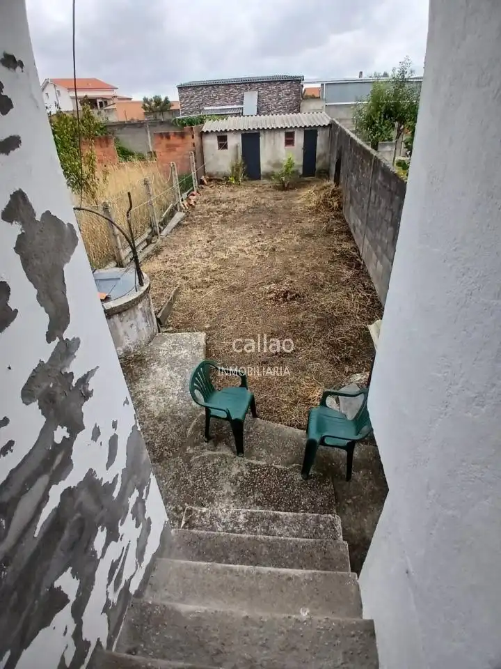 Casa adosada en venda en Narón amb Jardí privat, Traster i Moblat