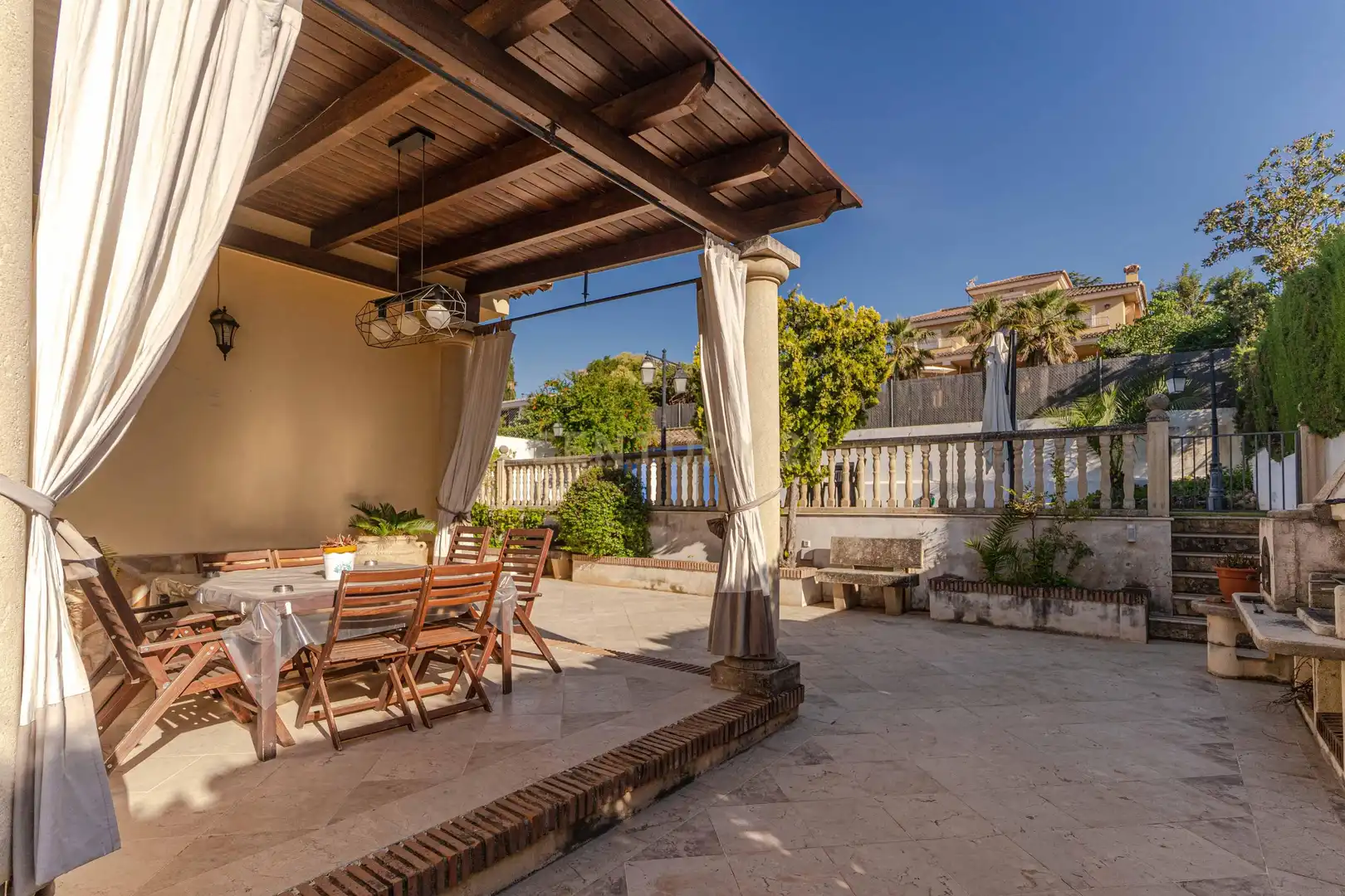 Terrassa de Casa o xalet en venda en La Zubia amb Jardí privat, Traster i Piscina