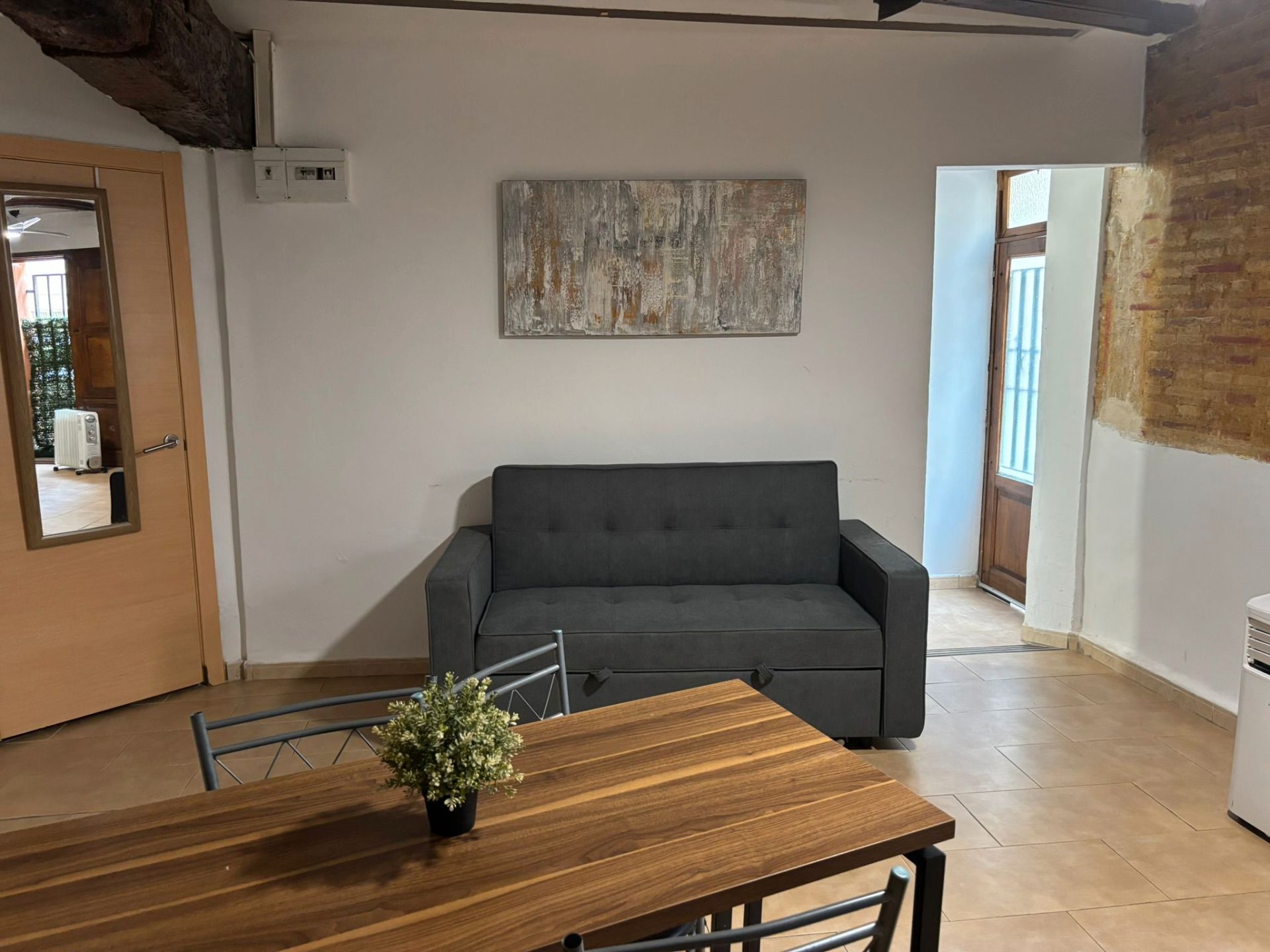 Sala d'estar de Estudi de lloguer en  Valencia Capital amb Aire condicionat, Moblat i Forn