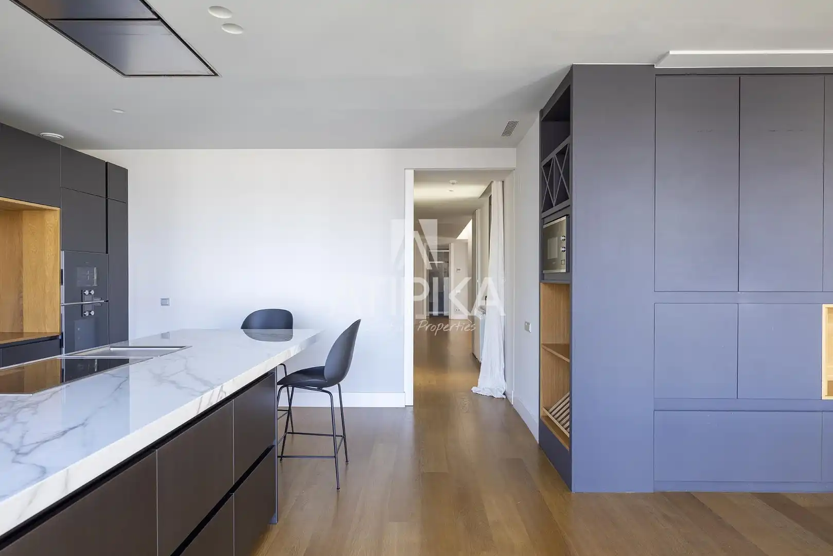 Schlafzimmer von Dachboden zur Miete in Barcelona mit Klimaanlage, Terrasse und Ofen