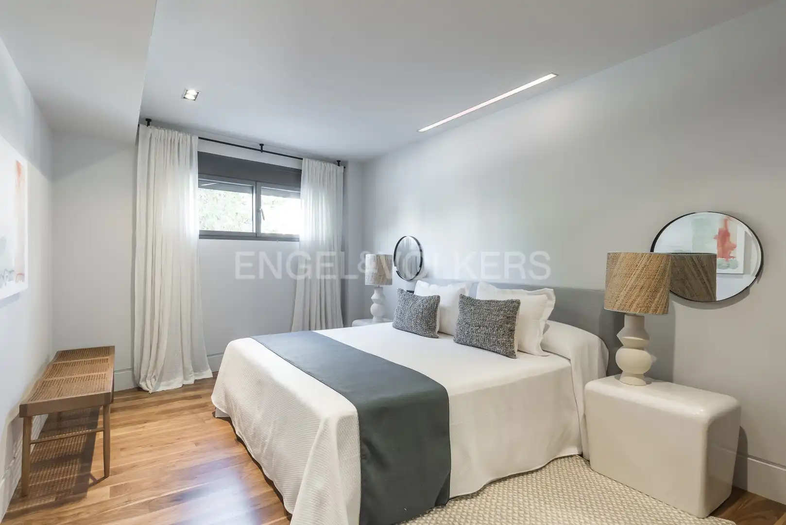 Dormitori de Apartament de lloguer en Madrid amb Aire condicionat, Calefacció i Terrassa