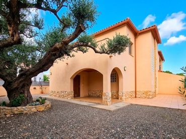Casa pareada con jardín en venta en Figuera 14