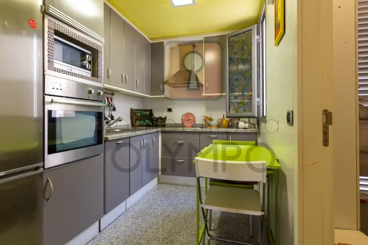 Küche von Dachboden zur Miete in Santa Cruz de Tenerife mit Klimaanlage, Terrasse und Abstellraum