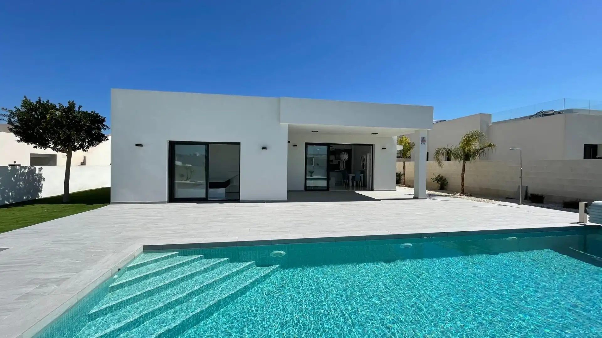 Vista exterior de Casa o xalet en venda en Rojales amb Jardí privat, Terrassa i Piscina