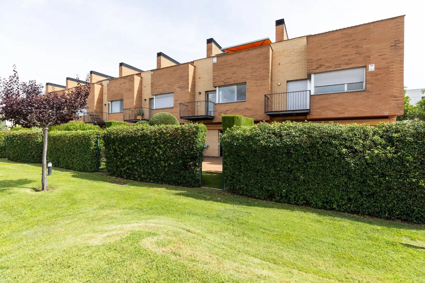 Vista exterior de Casa adosada en venda en Sant Fost de Campsentelles amb Calefacció, Jardí privat i Terrassa