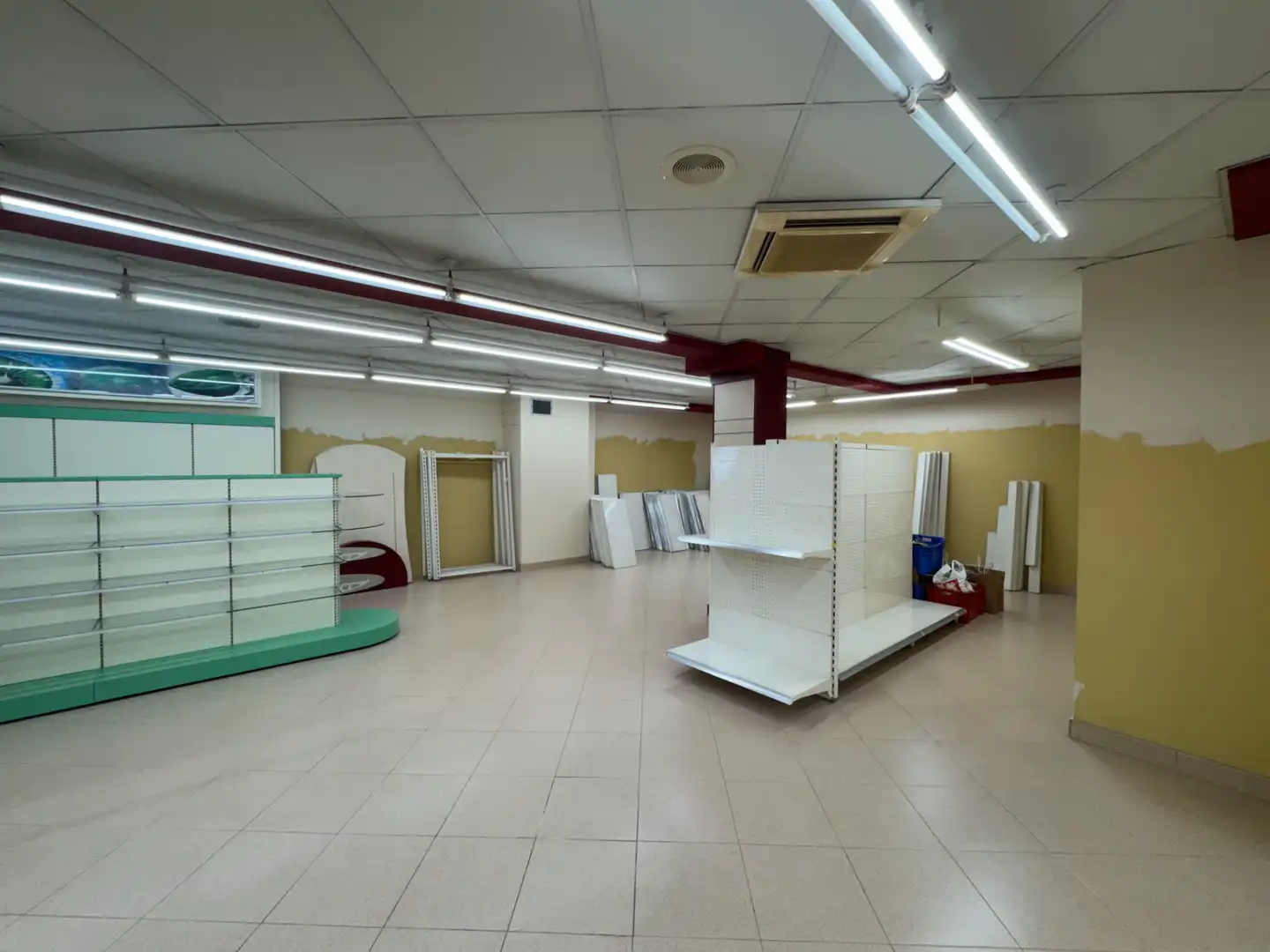 Local de lloguer en Oviedo  amb Aire condicionat, Calefacció i Moblat