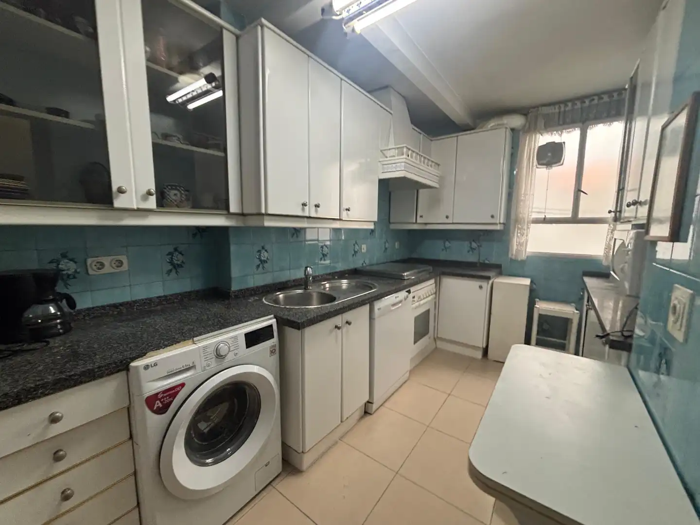 Kitchen of Flat for sale in Sevilla  with Air Conditioner