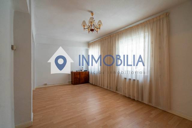 Piso en Venta en Calle de Cangas de Narcea en Simancas