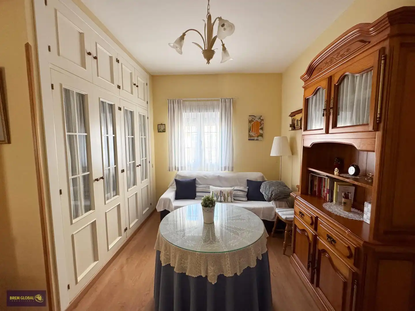 Sala d'estar de Casa adosada en venda en La Cabrera amb Calefacció, Jardí privat i Traster