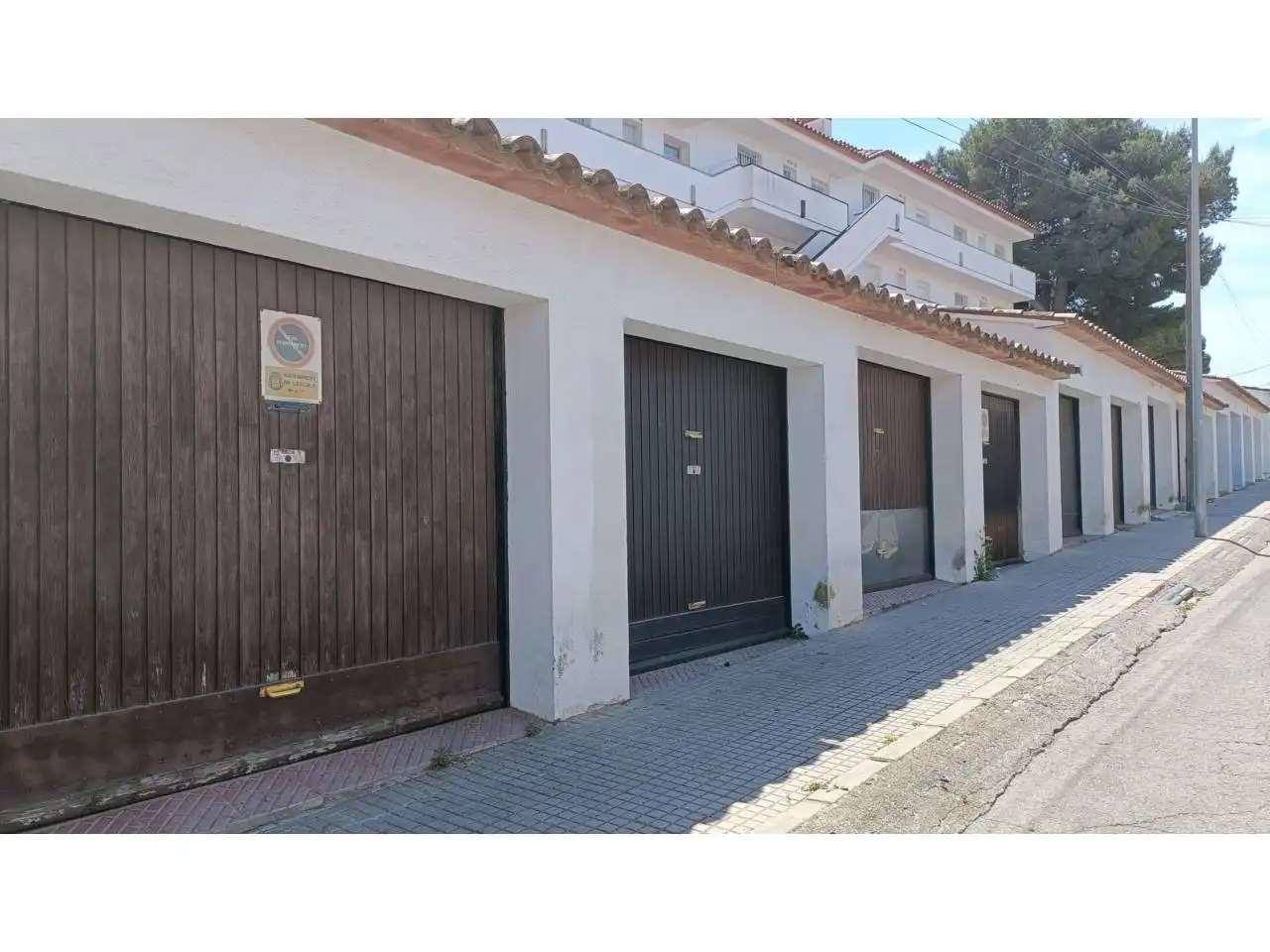 Vista exterior de Piso en venta en L'Escala con Terraza, Amueblado y Piscina comunitaria