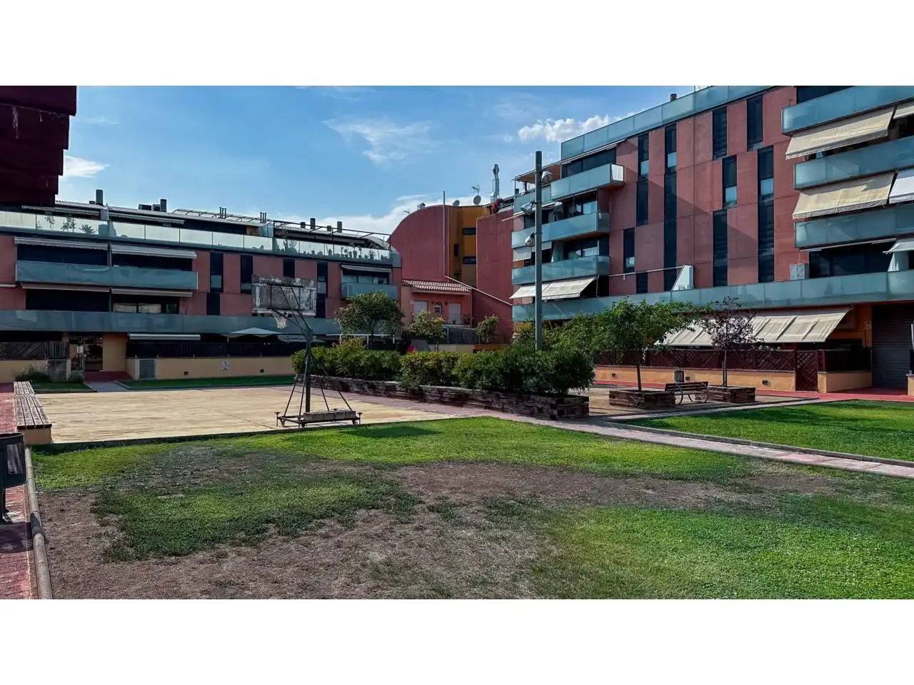 Vista exterior de Piso en venta en Terrassa con Aire acondicionado, Calefacción y Balcón