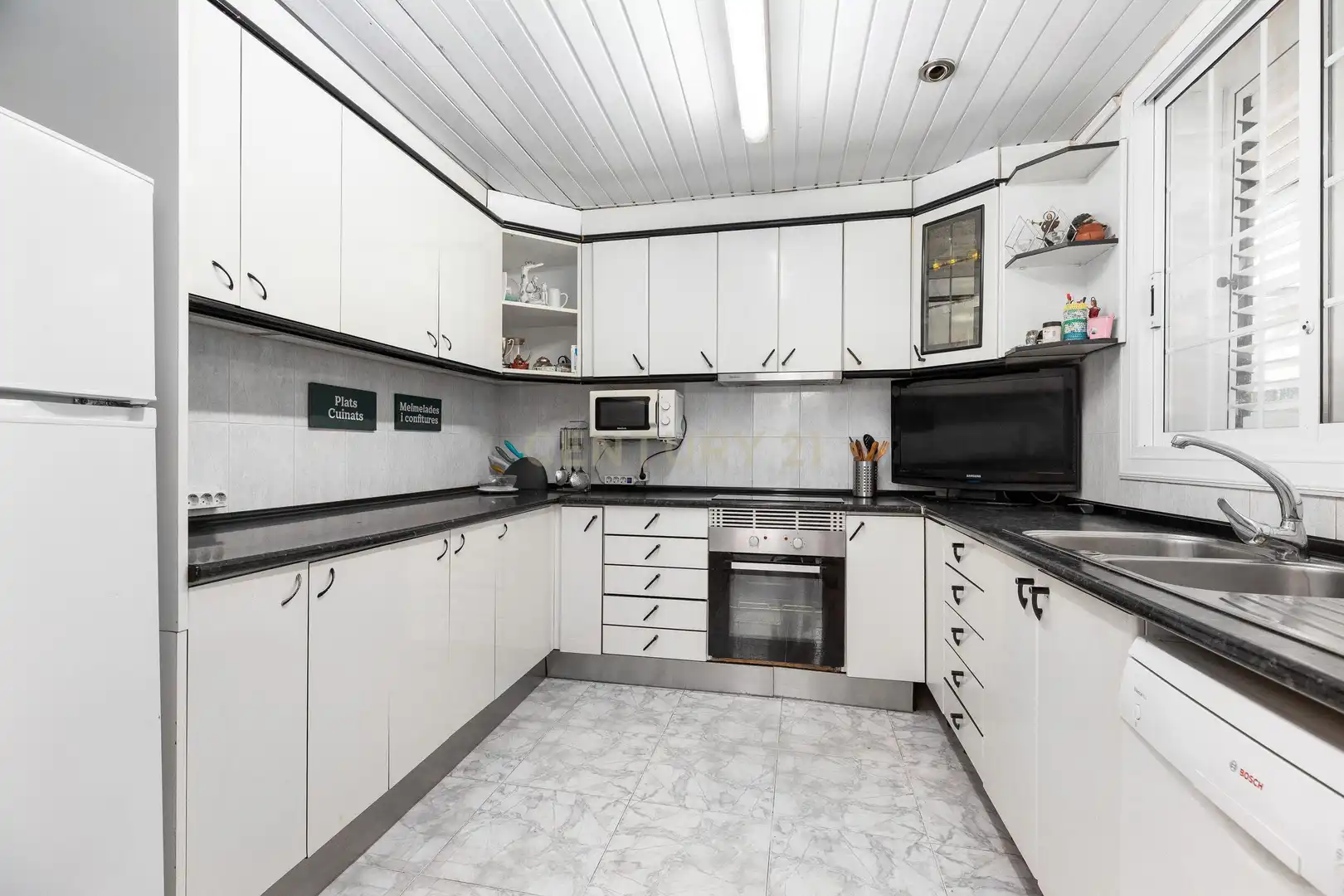 Cocina de Casa o chalet en venta en Lliçà d'Amunt con Aire acondicionado, Microondas y TV