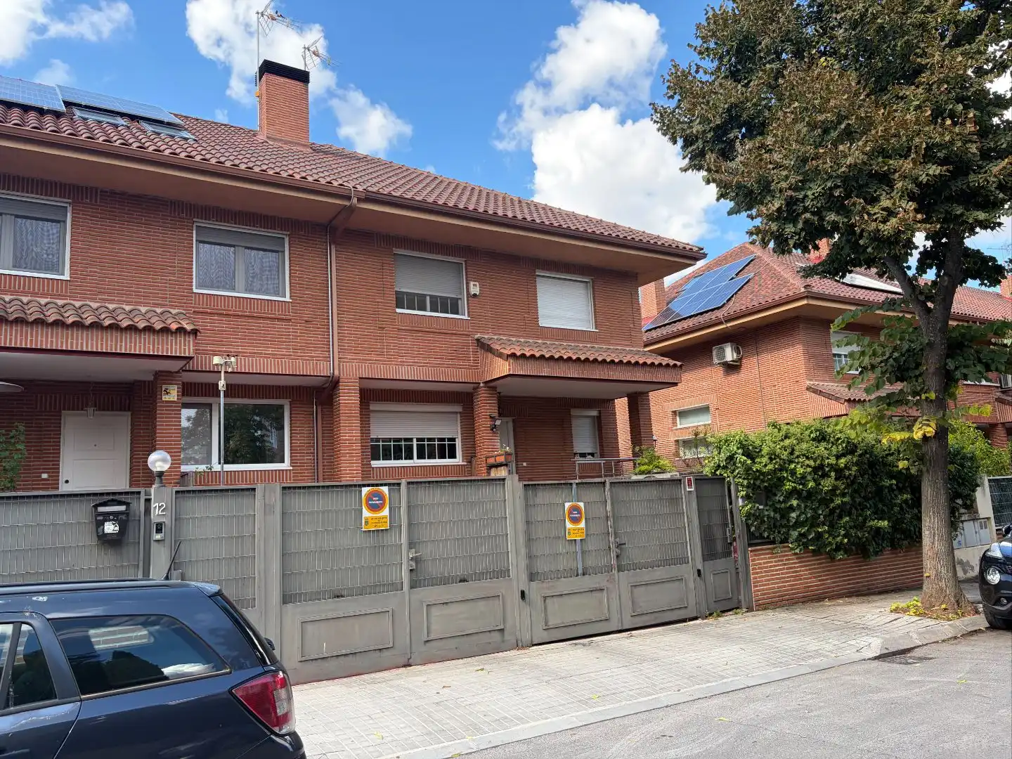 Vista exterior de Casa o xalet en venda en Villaviciosa de Odón amb Aire condicionat i Terrassa