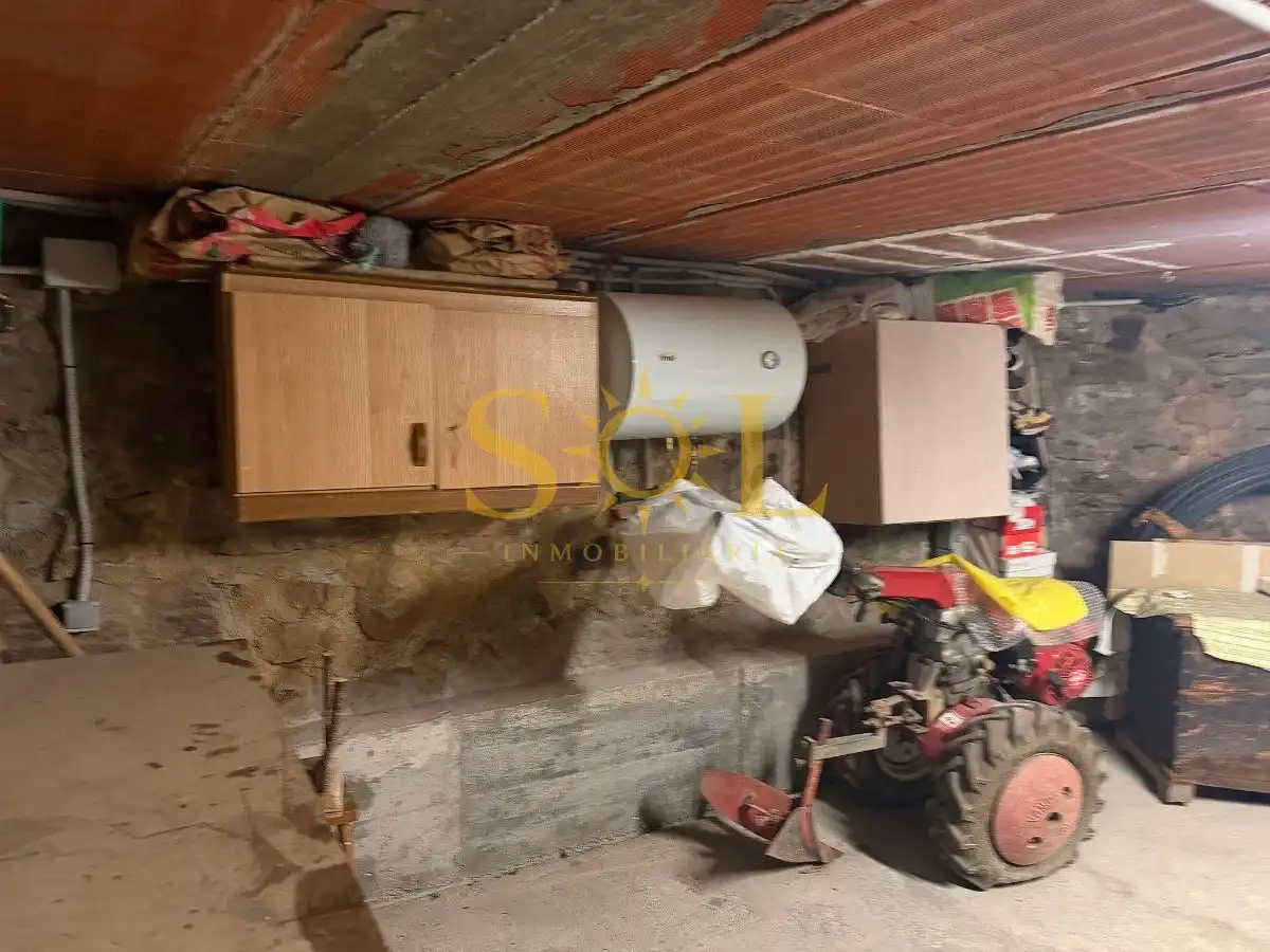 Casa o xalet en venda en Los Barrios de Luna  amb Calefacció i Moblat