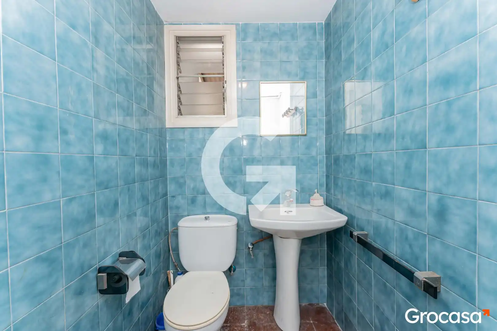 Baño de Casa adosada en venta en Cornellà de Llobregat con Aire acondicionado, Calefacción y Trastero