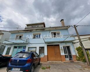 Vista exterior de Casa o xalet en venda en Boiro amb Calefacció, Jardí privat i Moblat