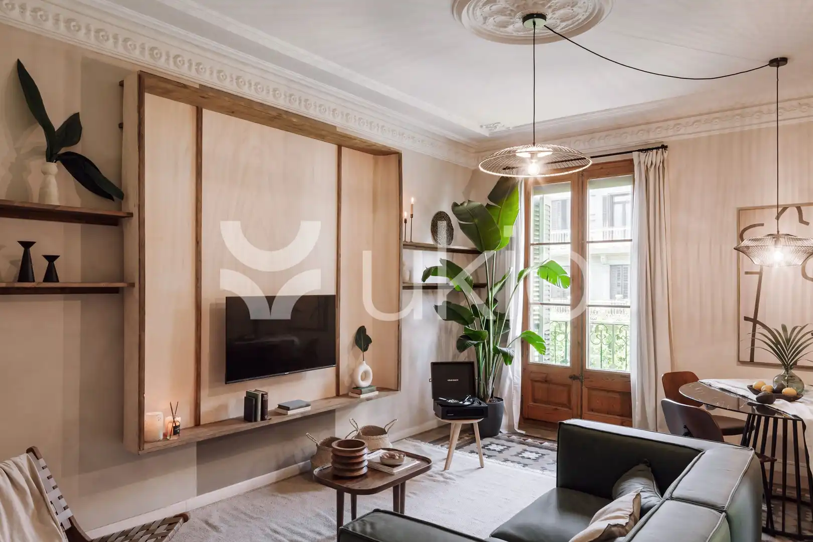Appartement compact avec terrasse à louer à Carrer de València