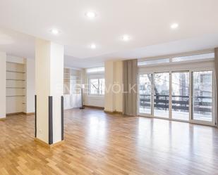 Sala d'estar de Apartament en venda en  Barcelona Capital amb Aire condicionat i Terrassa