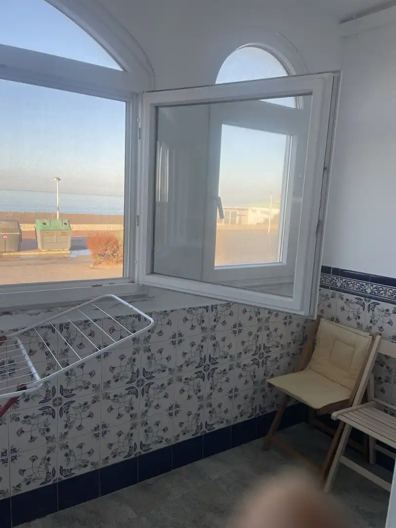 Dormitori de Pis per a compartir en Almería amb Aire condicionat, Terrassa i Piscina