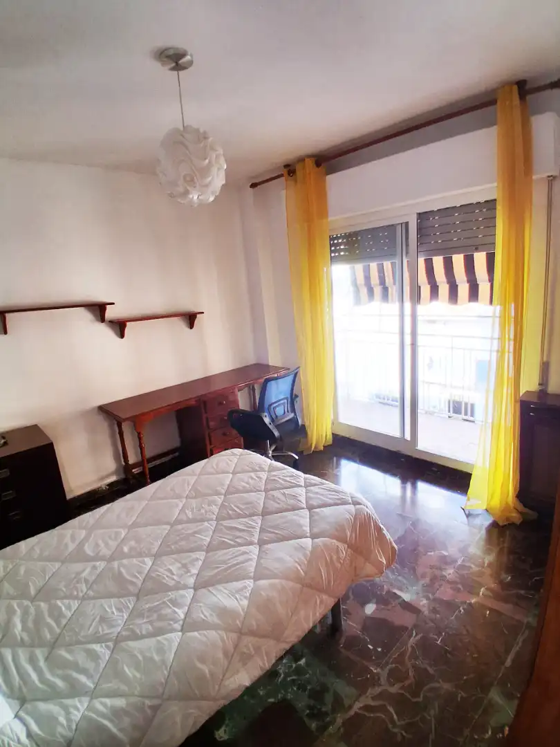 Bedroom of Flat for share in Granada  with Heating, Furnished and Oven
