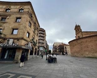 Vista exterior de Pis de lloguer en Salamanca Capital amb Calefacció, Moblat i Balcó