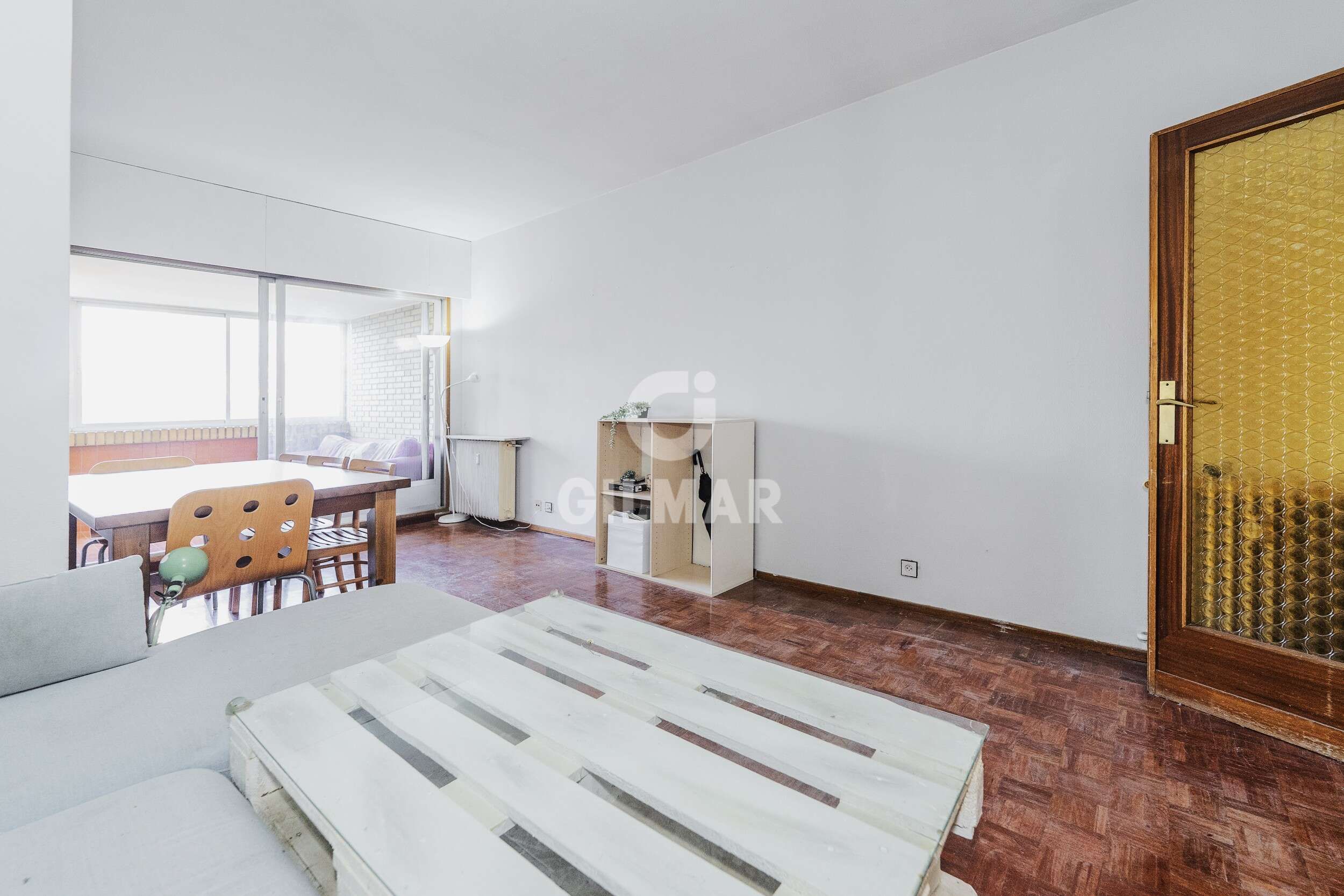 Sala d'estar de Pis en venda en  Madrid Capital amb Calefacció i Balcó