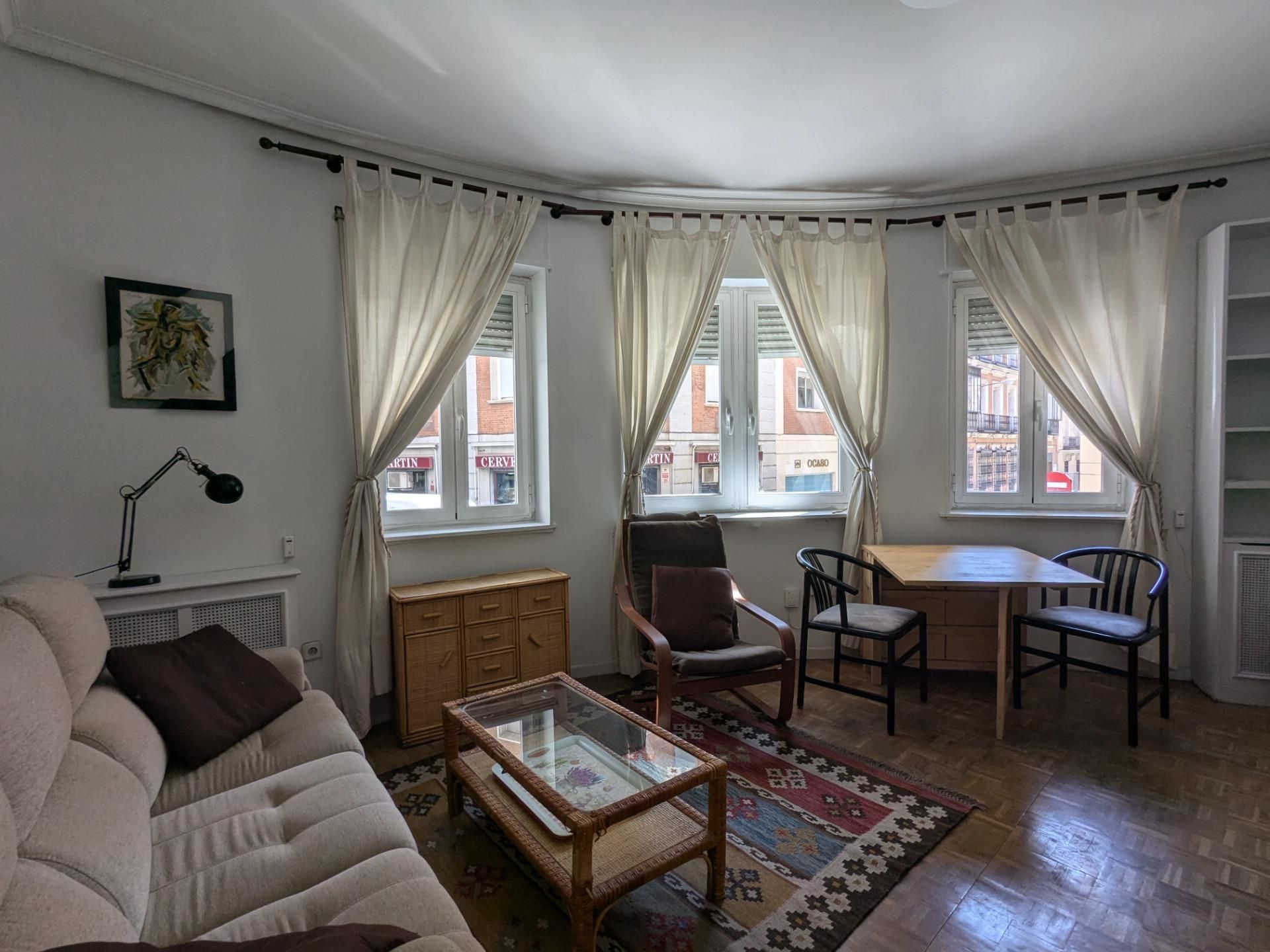 Sala d'estar de Pis de lloguer en  Madrid Capital amb Calefacció i Parquet