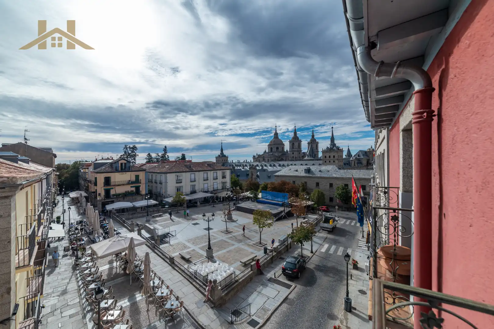 Exterior view of Flat for sale in San Lorenzo de El Escorial  with Balcony
