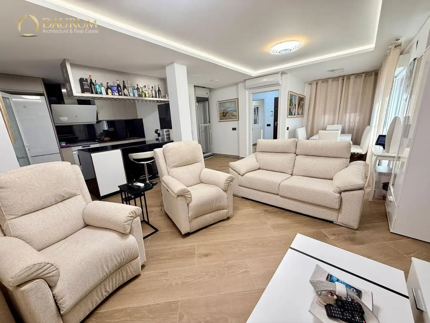 Sala d'estar de Casa adosada en venda en Benidorm amb Aire condicionat, Calefacció i Terrassa