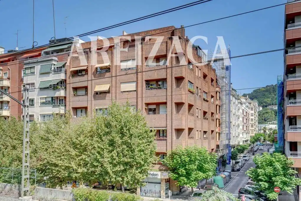 Vista exterior de Pis en venda en Donostia - San Sebastián  amb Aire condicionat, Calefacció i Terrassa