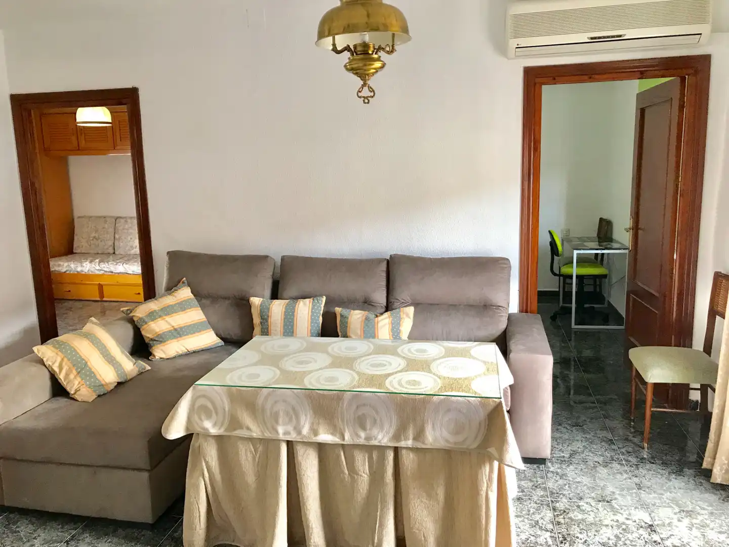 Living room of Flat for rent in Granada  with Air Conditioner, Furnished and Washing machine