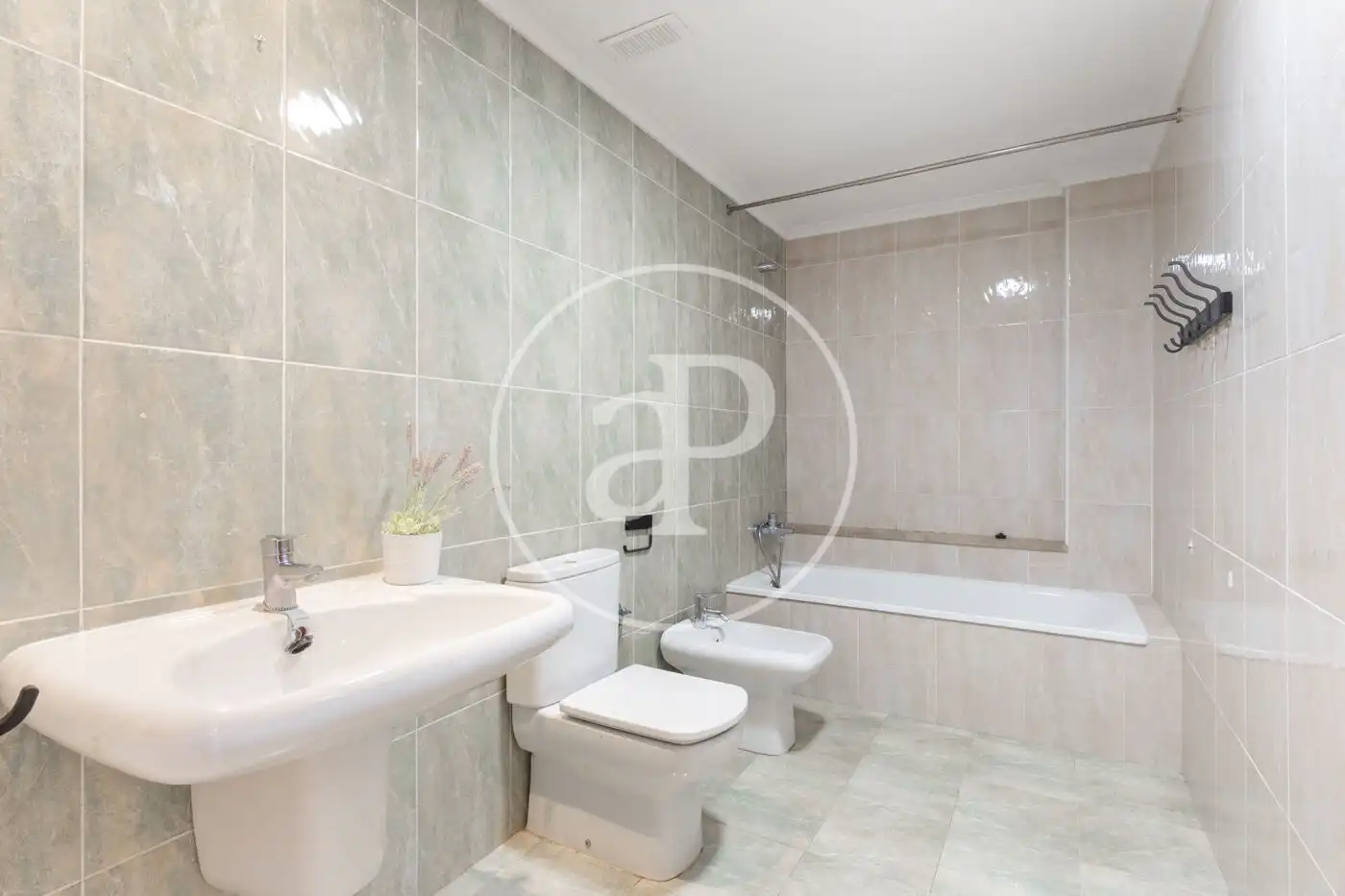 Badezimmer von Dachboden zum Verkauf in Canet d'En Berenguer mit Klimaanlage, Heizung und Terrasse