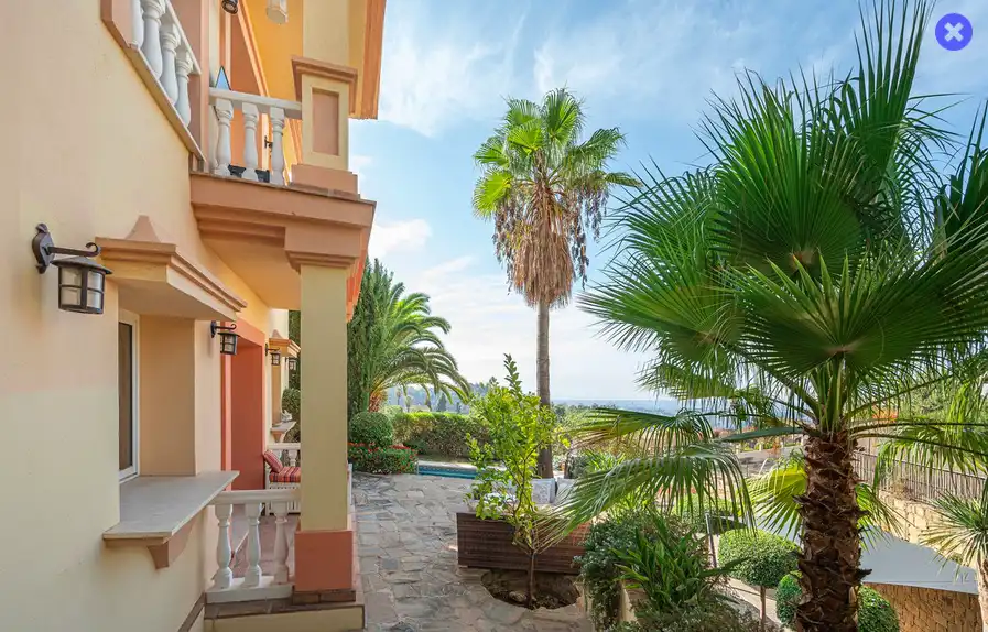 Vista exterior de Casa o chalet en venta en Istán con Aire acondicionado, Jardín privado y Piscina