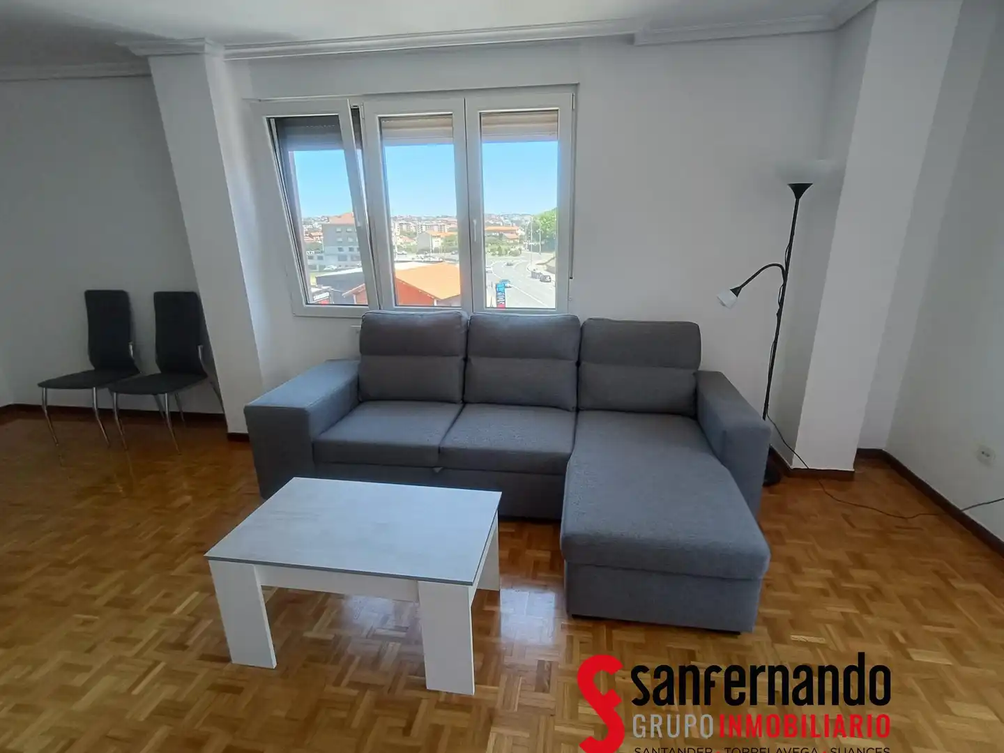 Living room of Flat for rent in Santander  with Heating, Parquet flooring and Furnished