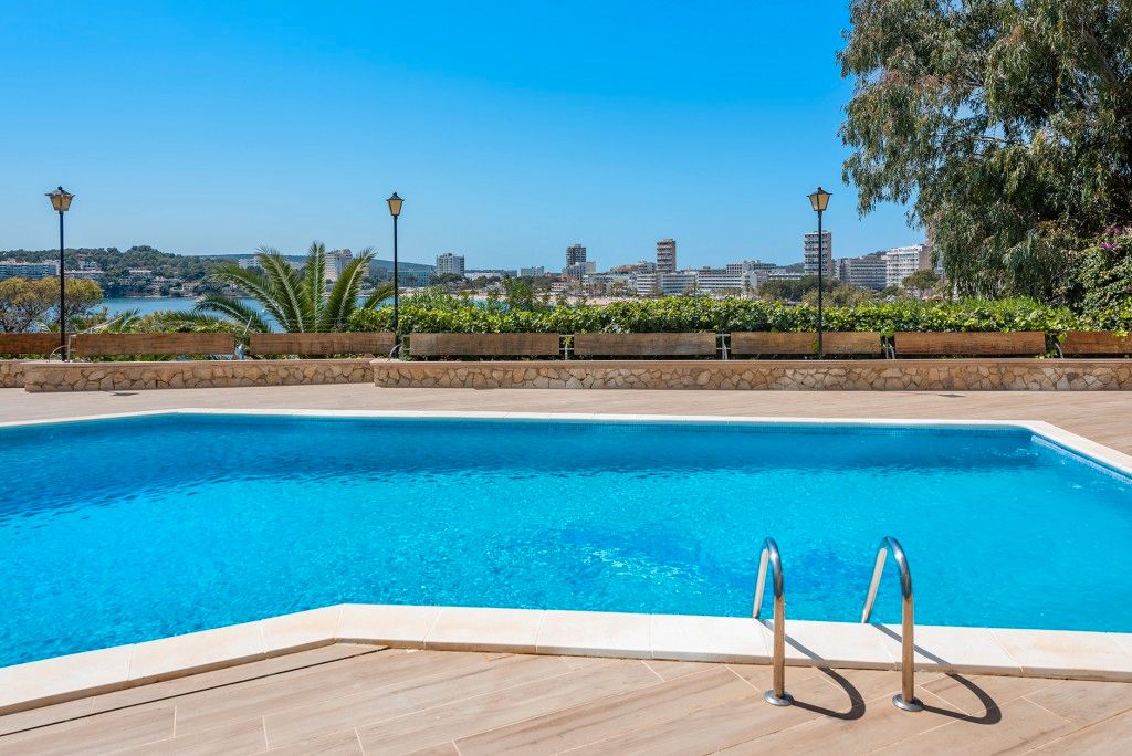 Piscina de Apartament en venda en Calvià amb Aire condicionat, Calefacció i Terrassa