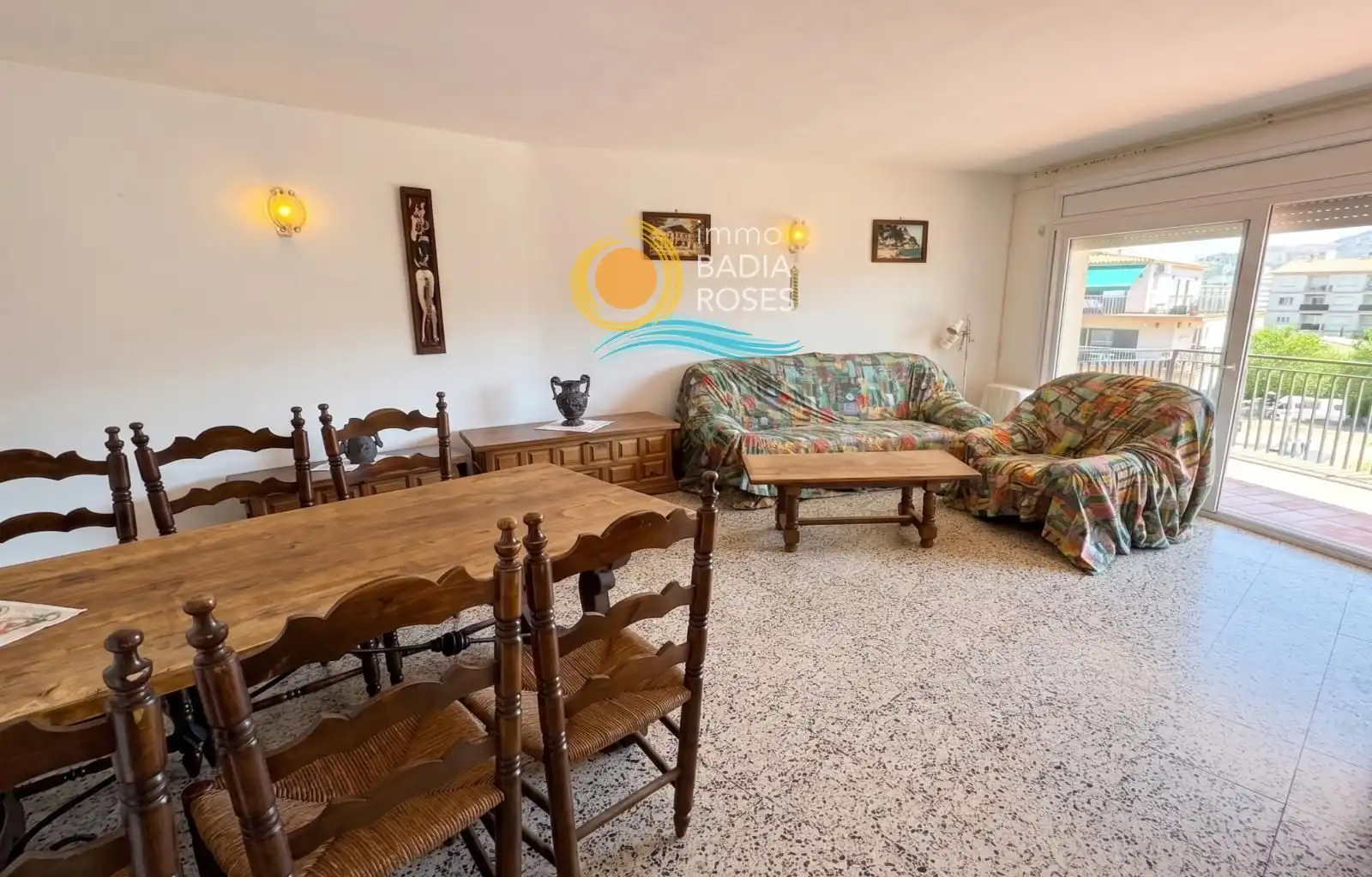 Sala d'estar de Pis en venda en Roses amb Calefacció, Terrassa i Moblat