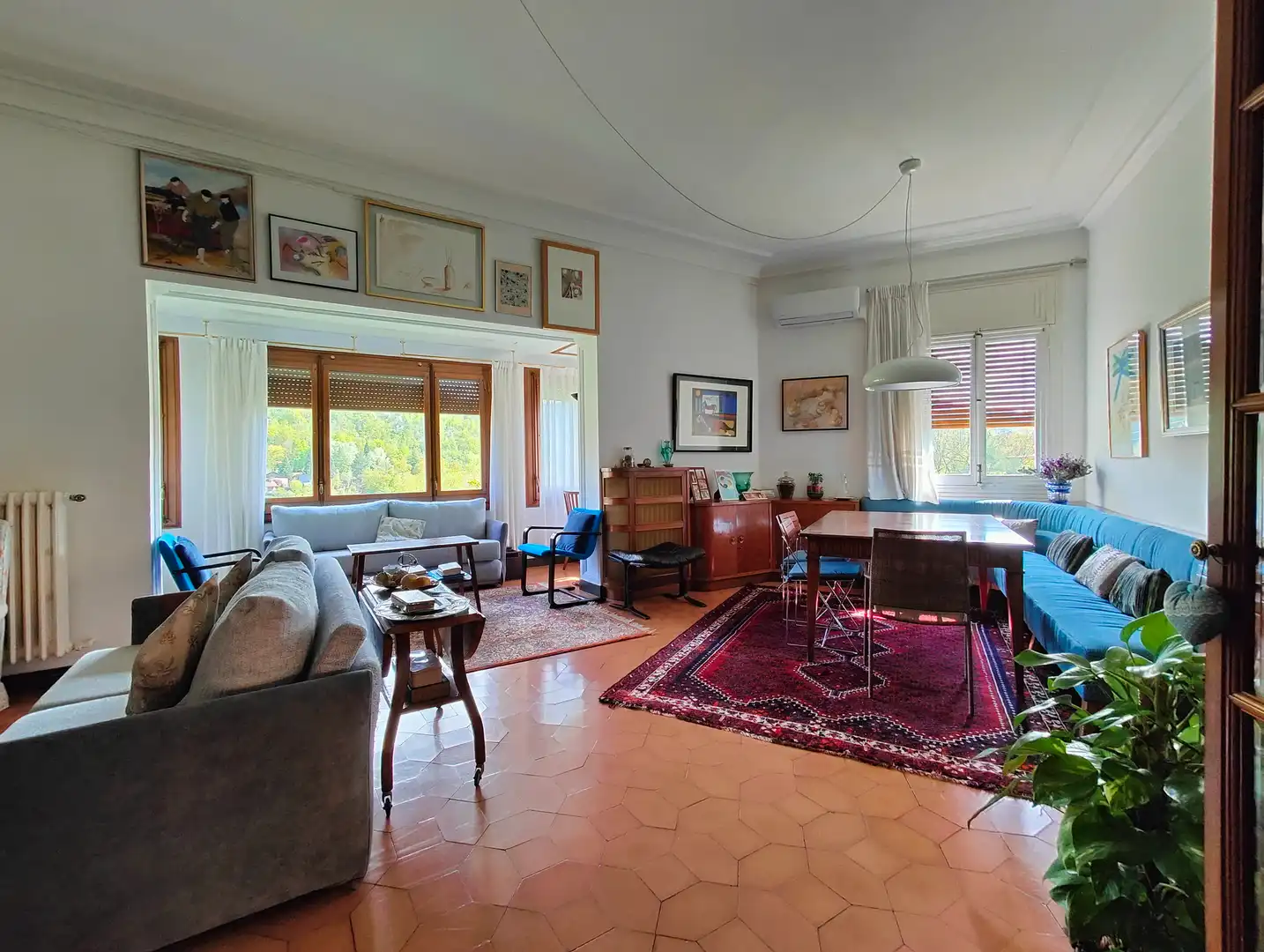 Sala d'estar de Casa o xalet en venda en Sant Joan de les Abadesses amb Calefacció, Jardí privat i Terrassa
