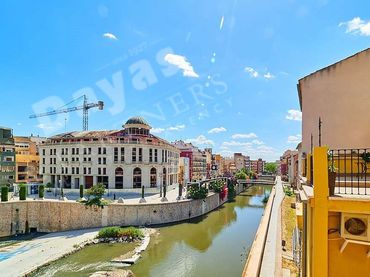 Villa avec balcon à vendre à Ramon y Cajal 34