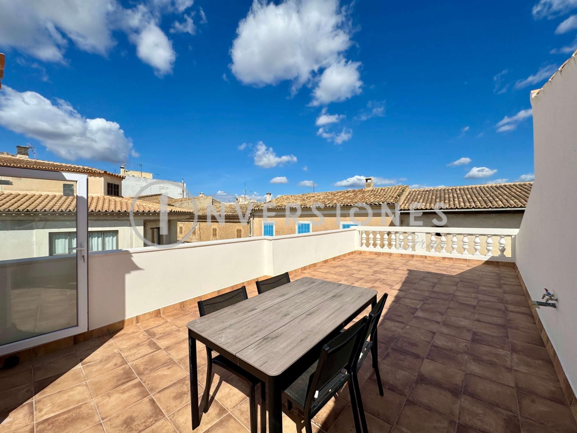 Vista exterior de Casa o xalet en venda en Maria de la Salut amb Parquet, Terrassa i Traster