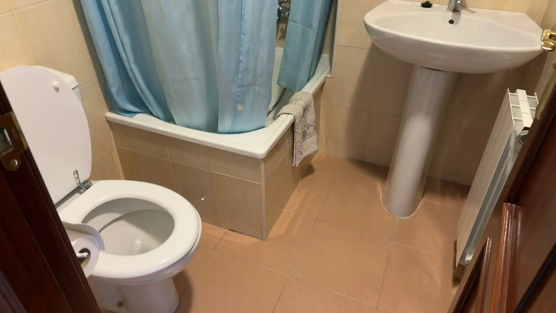 Badezimmer von Wohnung zur Miete in Granada mit Heizung, Privatgarten und Möbliert