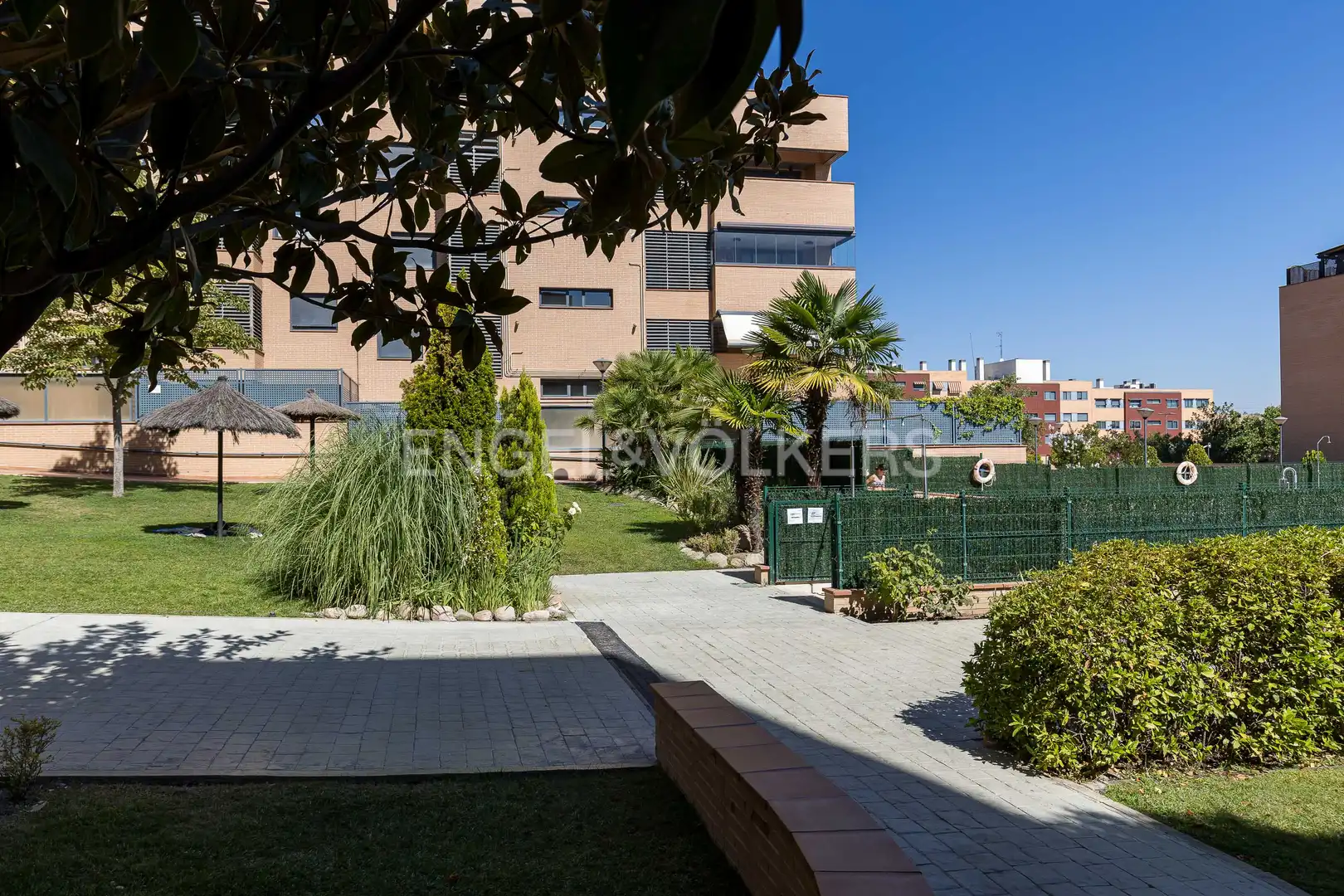 Vista exterior de Piso en venta en San Sebastián de los Reyes con Aire acondicionado, Calefacción y Jardín privado