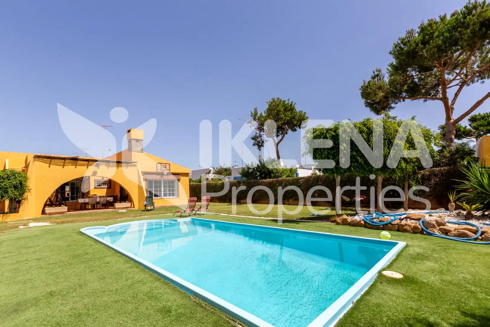 Exterior view of Houses for sale in Roquetas de Mar  with Air Conditioner, Private garden and Parquet flooring