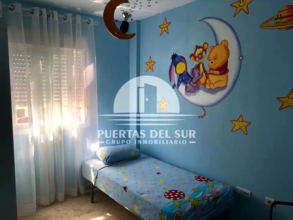 Schlafzimmer von Einfamilien-Reihenhaus zum Verkauf in Rota mit Klimaanlage