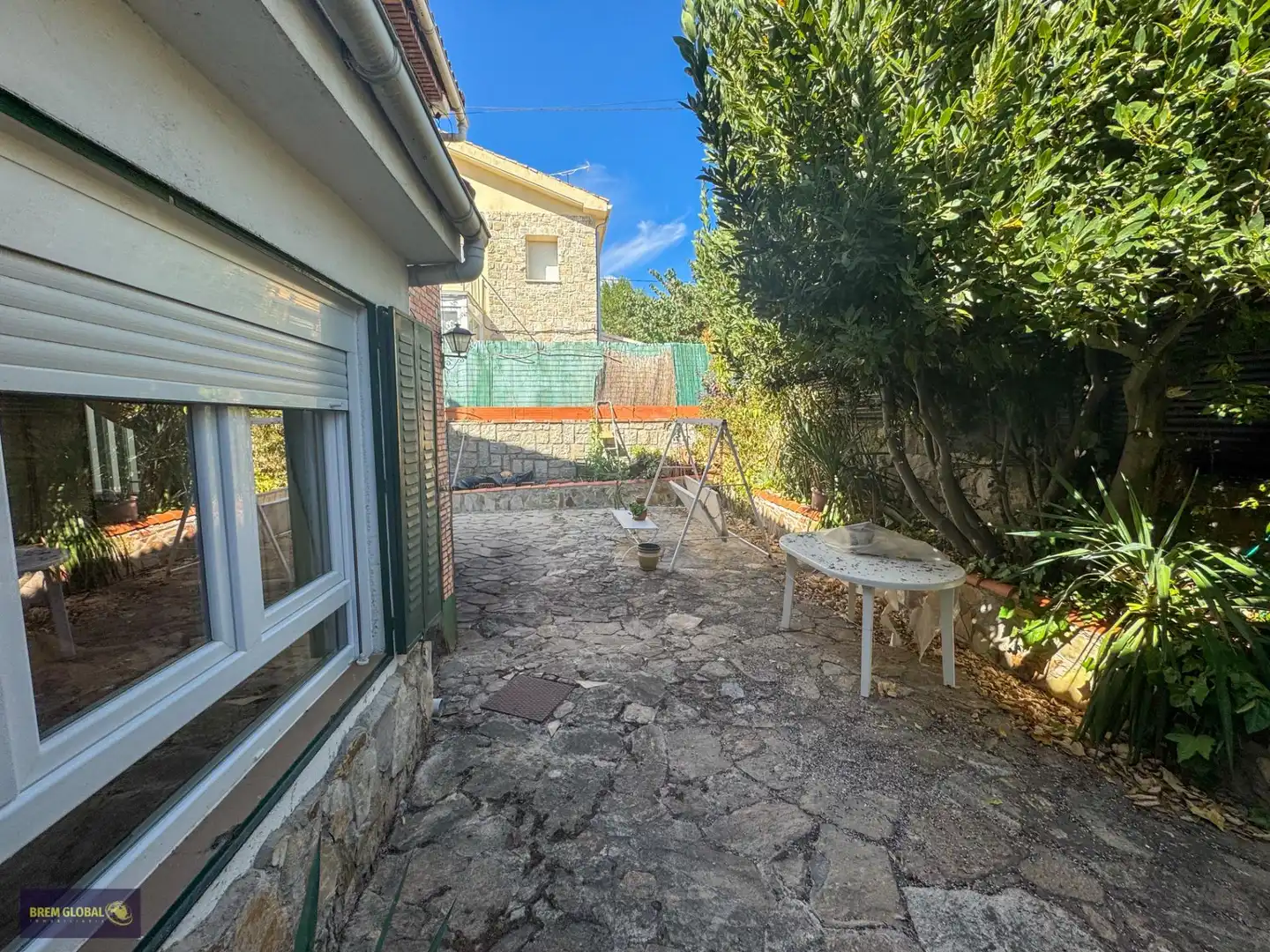 Jardí de Casa adosada en venda en Buitrago del Lozoya amb Jardí privat, Traster i Moblat
