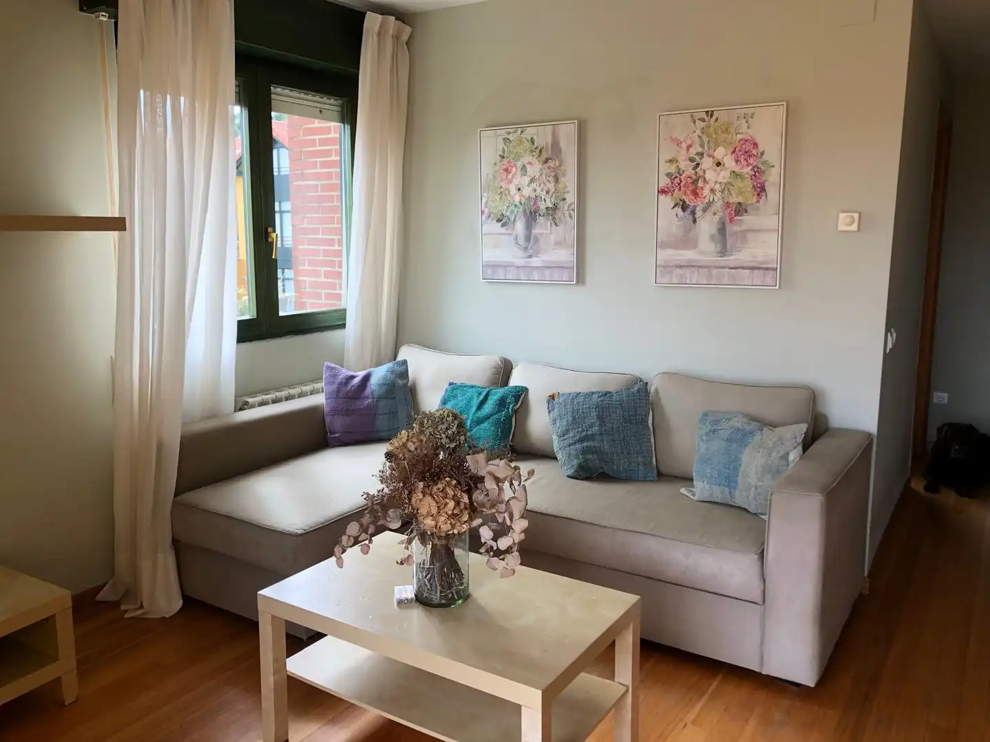 Sala de estar de Piso en venta en San Vicente de la Barquera con Calefacción, Amueblado y Balcón