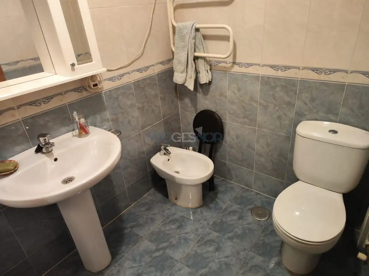 Baño de Apartamento en venta en San Andrés del Rabanedo con Calefacción, Parquet y Terraza
