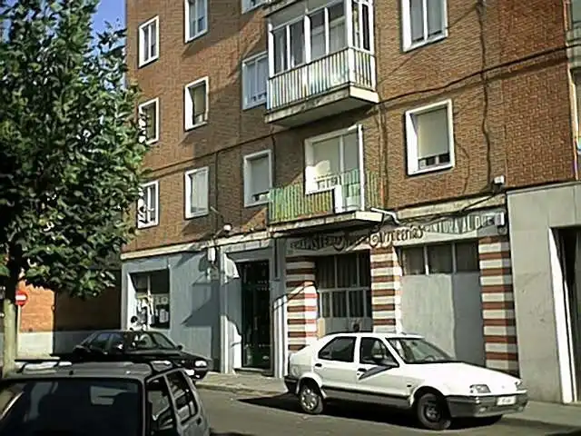 Vista exterior de Piso en venta en Palencia con Calefacción, Parquet y Amueblado