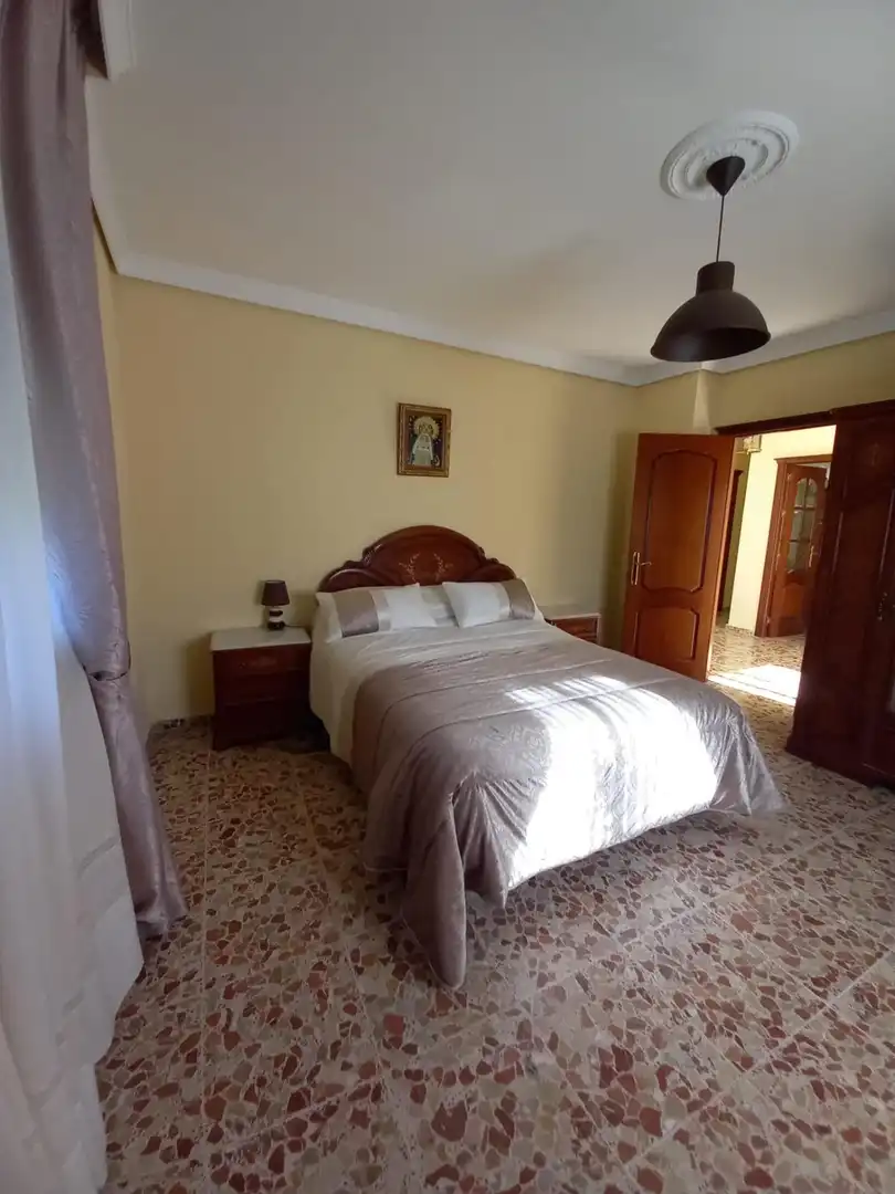 Dormitori de Casa o xalet en venda en Córdoba amb Jardí privat, Terrassa i Moblat